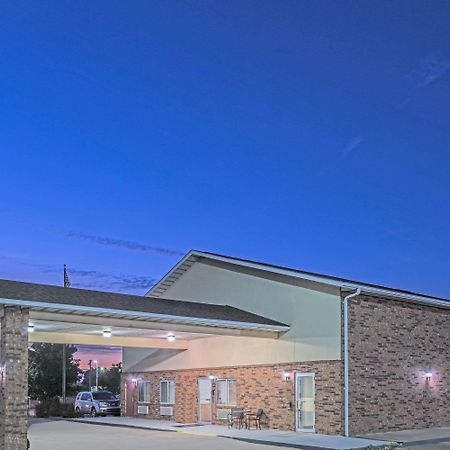 Super 8 By Wyndham Potosi Hotel Bagian luar foto