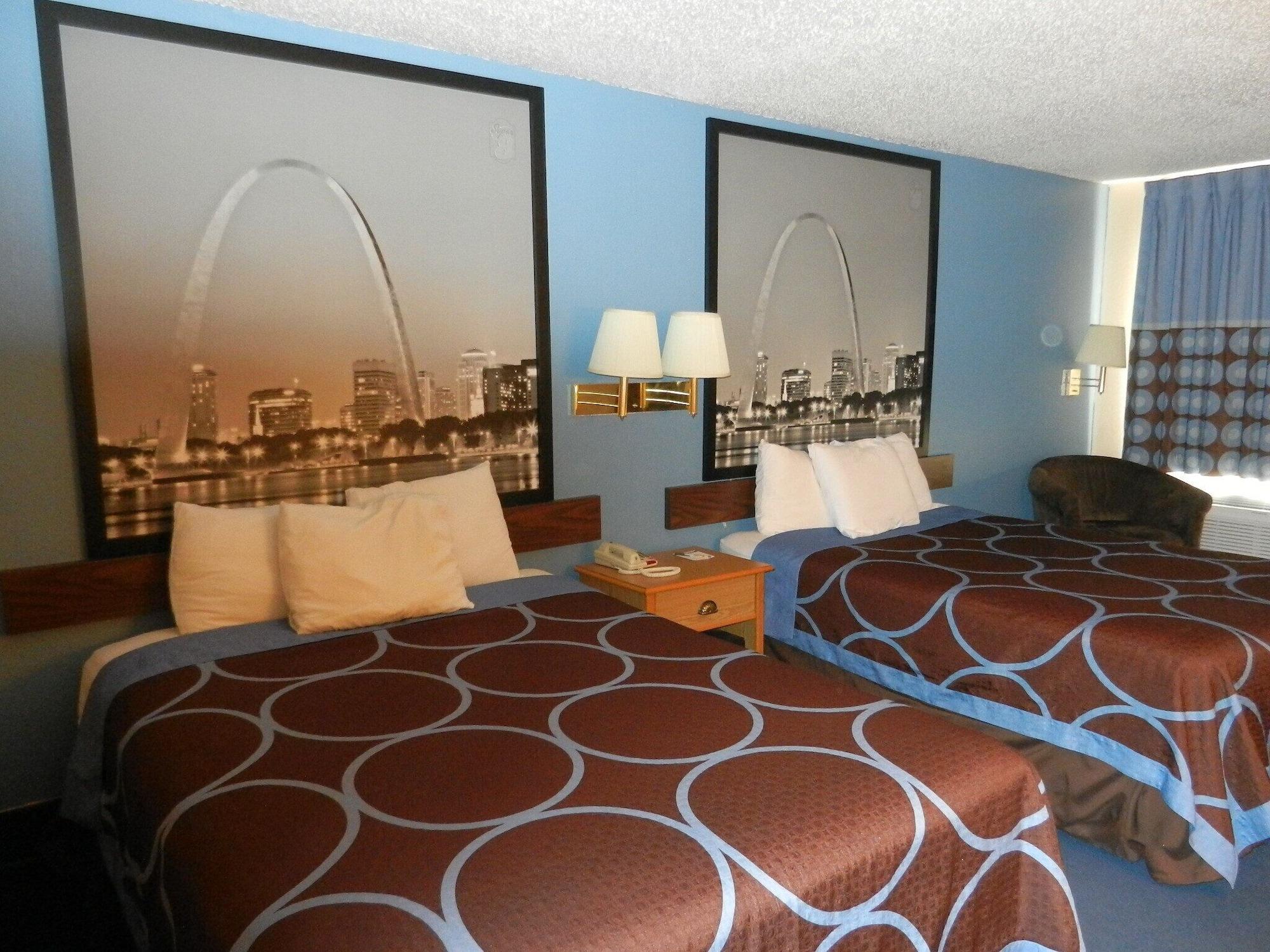 Super 8 By Wyndham Potosi Hotel Bagian luar foto