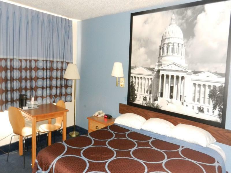 Super 8 By Wyndham Potosi Hotel Bagian luar foto