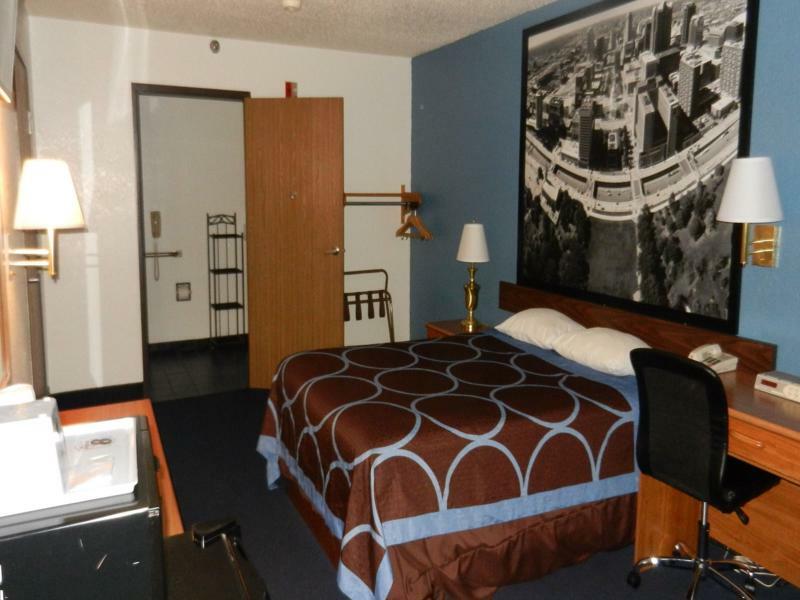 Super 8 By Wyndham Potosi Hotel Bagian luar foto