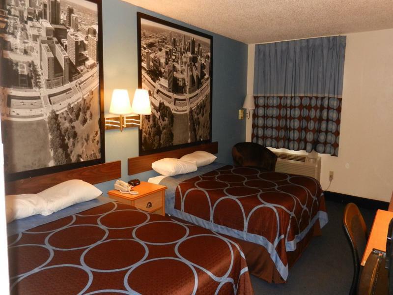 Super 8 By Wyndham Potosi Hotel Bagian luar foto
