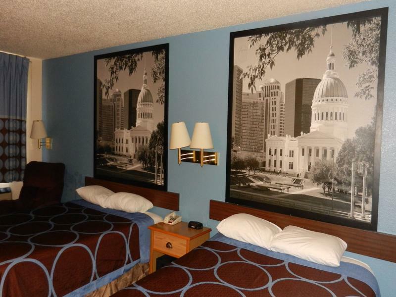 Super 8 By Wyndham Potosi Hotel Bagian luar foto