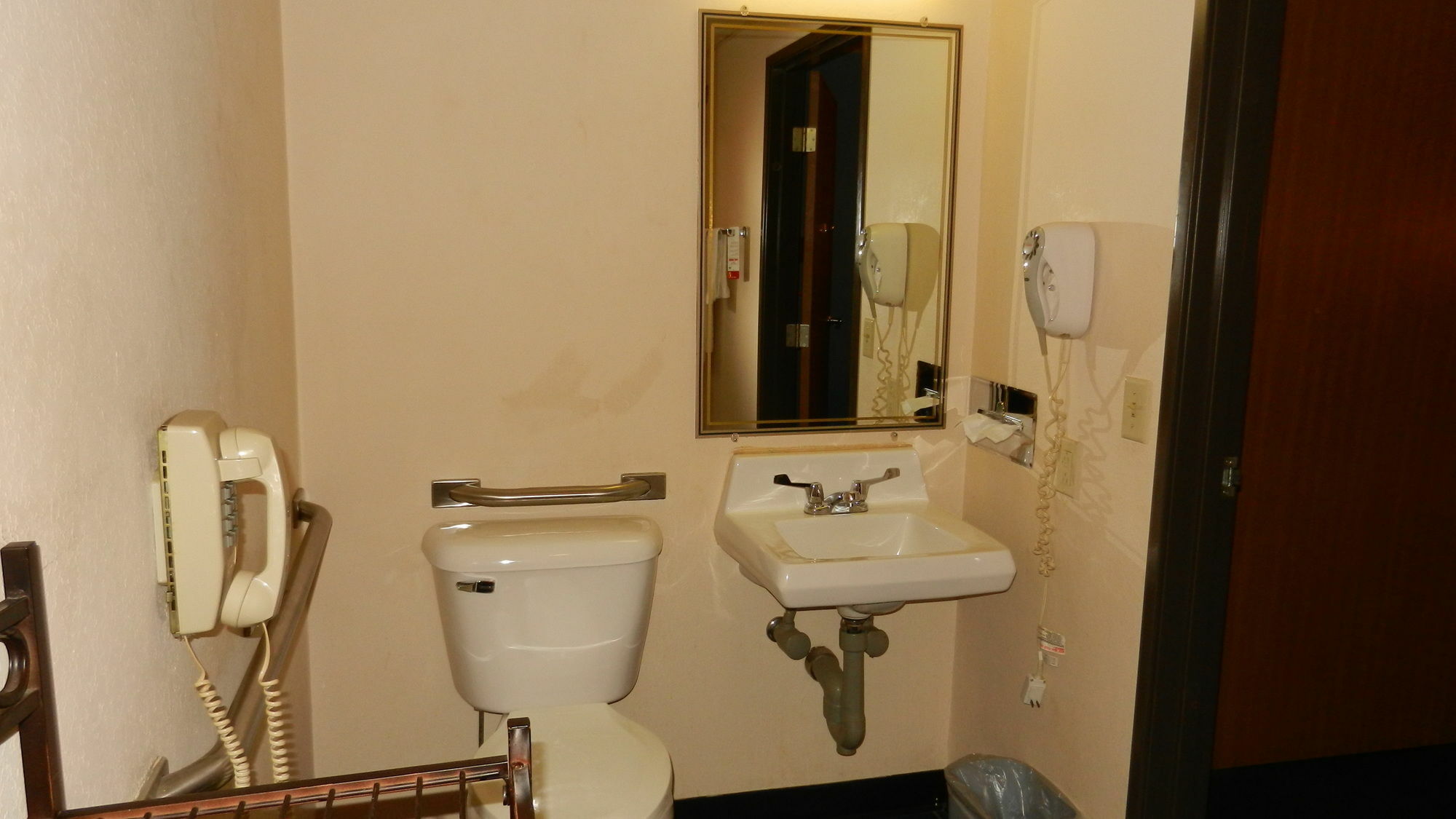 Super 8 By Wyndham Potosi Hotel Bagian luar foto