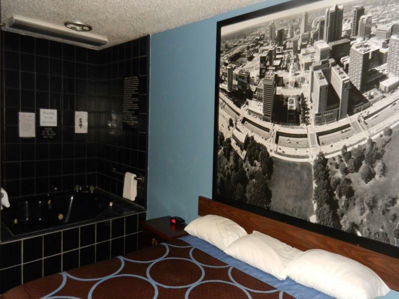 Super 8 By Wyndham Potosi Hotel Bagian luar foto